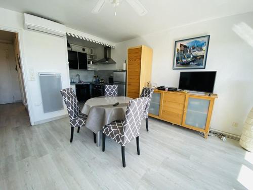 Studio climatisé en centre-ville, parking - 4 pers. - FR-1-874-15