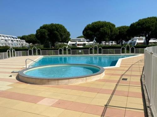 Appartement spacieux avec piscine - 6 pers. - FR-1-874-52