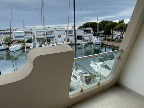 Marina lumineuse, clim, port - 6 pers. - FR-1-874-37
