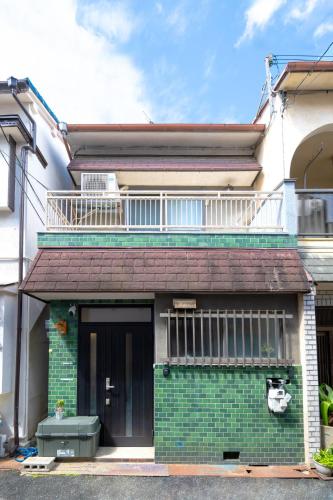 9 Minute Walk from Shin Osaka Station 4Beds Entire Building for Rent Quiet Residential Area