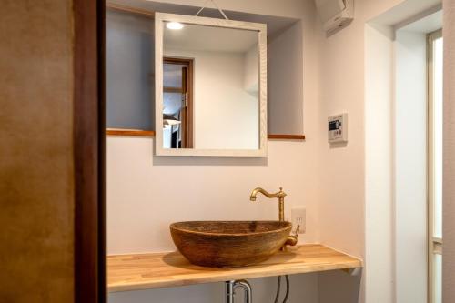 9 Minute Walk from Shin Osaka Station 4Beds Entire Building for Rent Quiet Residential Area