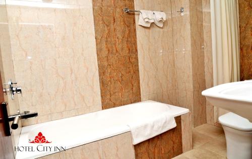 Ένα μπάνιο στο Hotel City Inn - Mountain View
