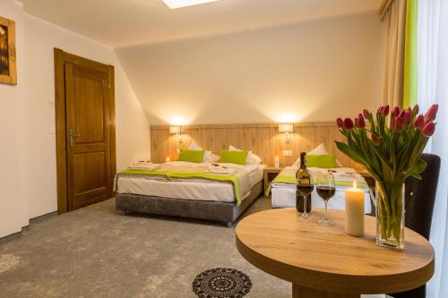 Grand Tatry - miejsce na wyjątkowy pobyt dla Ciebie i Twojej rodziny! - sauna i jacuzzi wliczone w cenę pobytu - 10 minut pieszo od Term Baniaにあるベッド