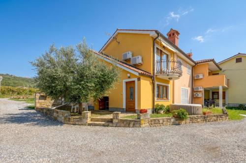 House In The Vineyard - Happy Rentals