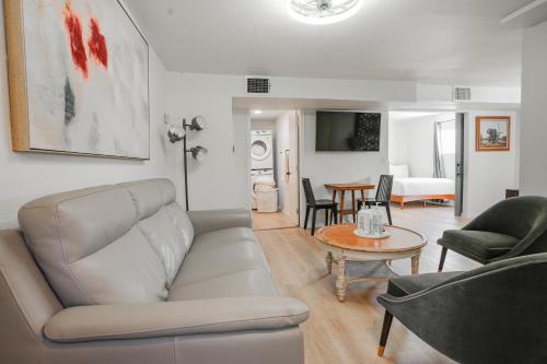 a living room with a couch and a table at 2BR Apt 8 min to Integris Monthly 15 Off #N3 in Oklahoma City