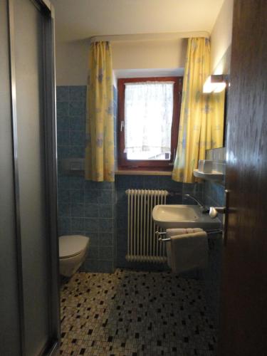 Kylpyhuone majoituspaikassa Landhaus Bindermoos