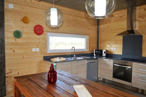 a kitchen with wooden walls and a wooden counter top at Óbidos Wood Villas in Olho Marinho