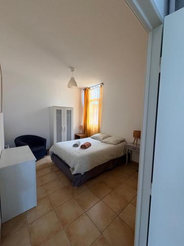 a bedroom with a bed and a window at Appartement familial centre et plage in Soulac-sur-Mer