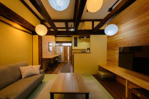 AZUMA Historic Machiya Stay in Takayama Old Town