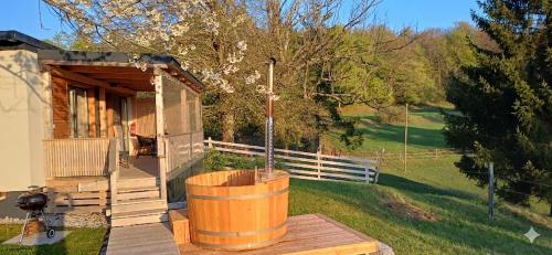 Nature Getaway with Wooden Soaking Hot Tub