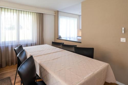 4 Zi Familienwohnung Haus Ravaisch 14 Davos Dorf EG