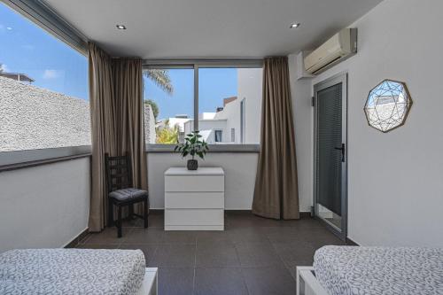 Lux Villa 7 with 6 Bedrooms, 4 Bathrooms