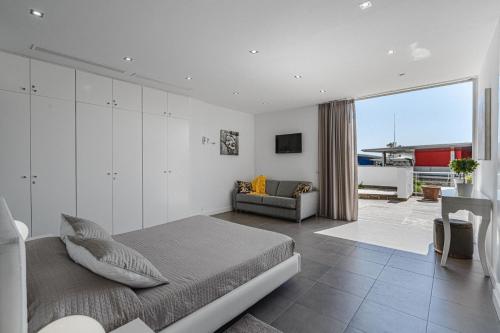 Lux Villa 7 with 6 Bedrooms, 4 Bathrooms