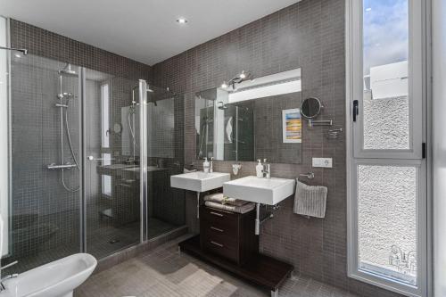 Lux Villa 7 with 6 Bedrooms, 4 Bathrooms