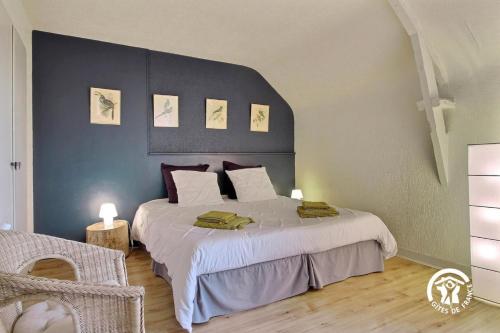 a bedroom with a large bed and two lamps at Fenêtres sur le golfe in Sarzeau