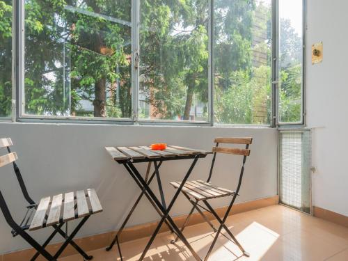 I-Host Bright Apt for 5 with Balconies