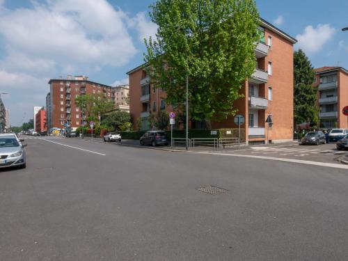 I-Host Bright Apt for 5 with Balconies