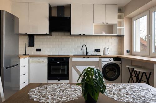 Stylish room with balcony Metro WiFi 1Gbs