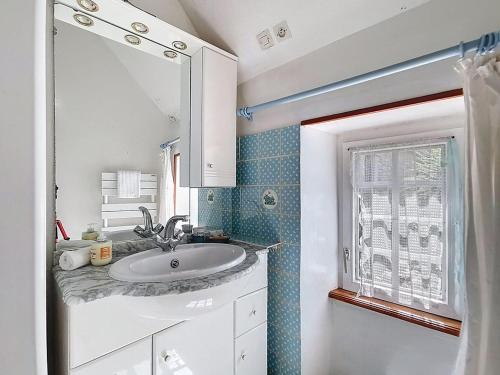 a bathroom with a sink and a mirror at La petite maison du cap in Omonville-la-Rogue