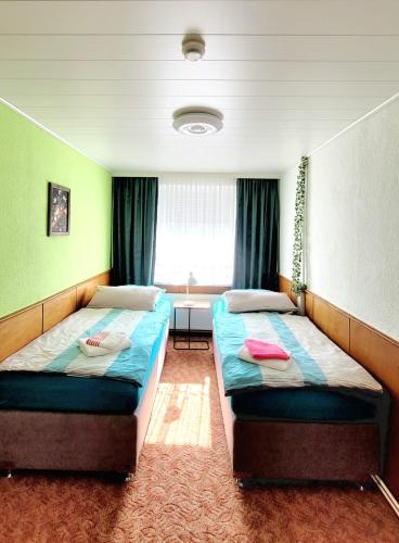 a bedroom with two beds and a window at Oleander in Güntersberge