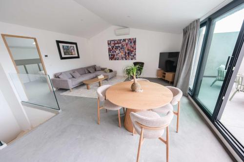 Les Suites du Parc - Appartement d'exception au dernier étage avec une grande terrasse vue mer de 2 chambres face au parc Simone Veil à 2 minutes des halles