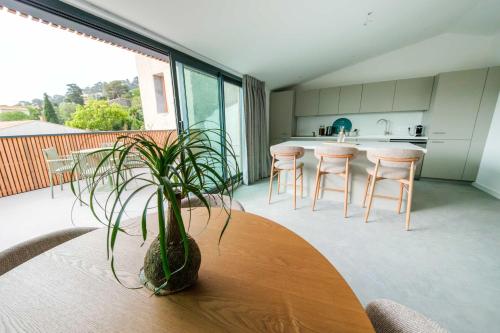 Les Suites du Parc - Appartement d'exception au dernier étage avec une grande terrasse vue mer de 2 chambres face au parc Simone Veil à 2 minutes des halles