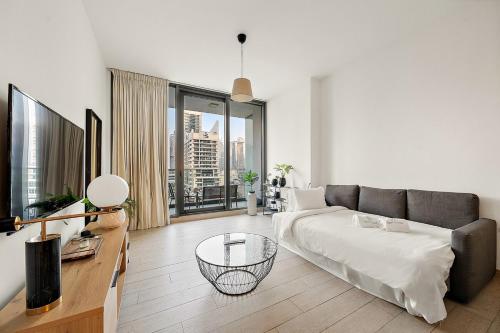 FIRST CLASS 1BR Scenic Marina View Retreat