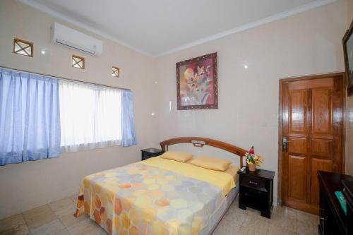 a bedroom with a bed and a dresser in it at Villa Riens Dream in Karangasem