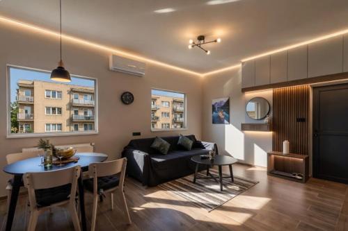 Elegant Noir APT, 1BDR