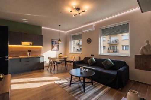 Elegant Noir APT, 1BDR