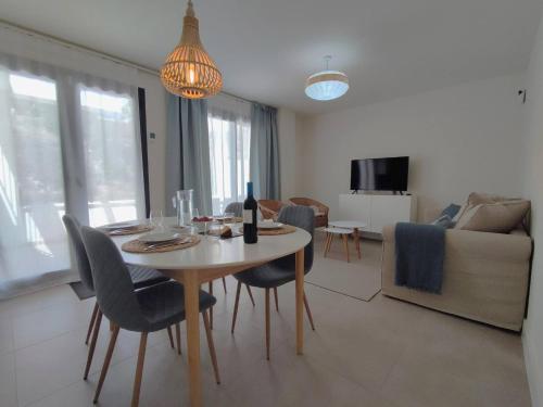 Beautiful and spacious 2 bedroom apartment with jacuzzi, Nerja