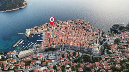 Amoret Apartments