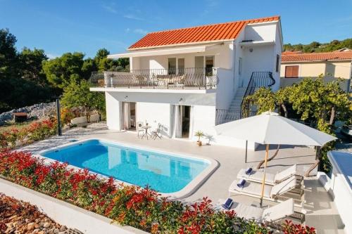 Cozy mediterranian-style villa