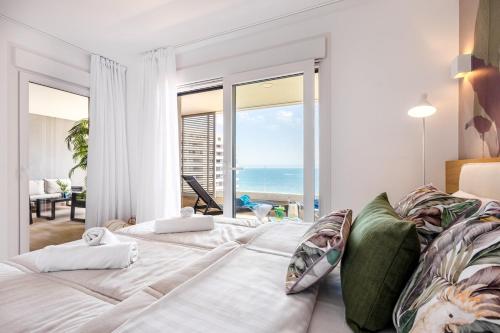 Sea View Punta Prima, HOLIDAY, Terrace, POOL, JACUZZI and more