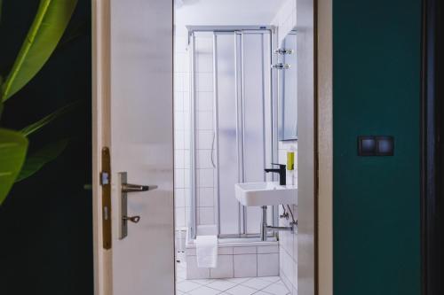 a bathroom with a sink and a shower at friedrich DAS BETT in Braunschweig