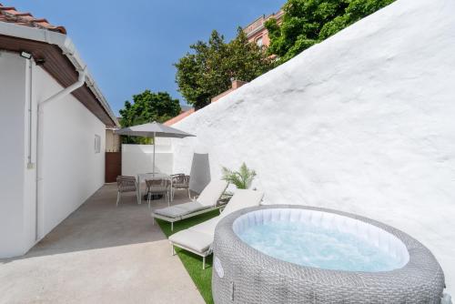HostWise - Traditional House with Terrace