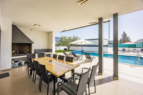 Villa Una in Pula with heated pool and whirlpool