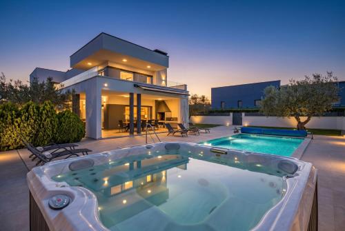Villa Una in Pula with heated pool and whirlpool