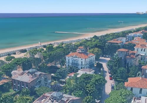 an aerial view of a house on the beach at Villa Gabriella B&B - Apartments in Venice-Lido