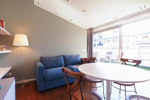 Contempora - Apartment for 4 People with Terrace - Close to Policlinico and Tribunale