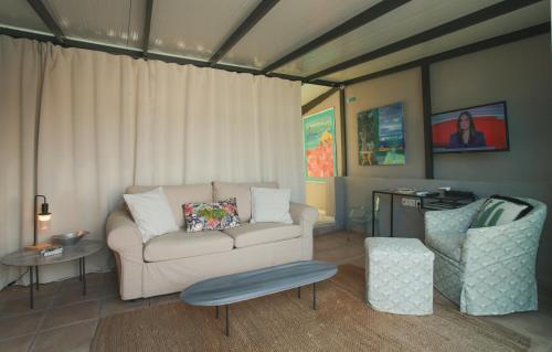 Arthome Acropolis
