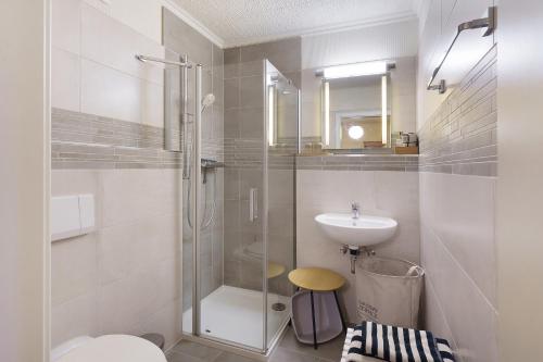 a bathroom with a shower and a toilet and a sink at Romantikzimmer in Striesen in Dresden