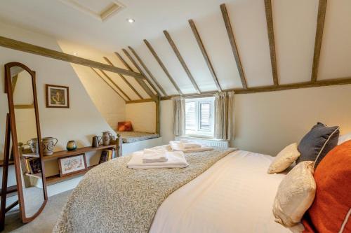 a bedroom with a bed with towels on it at 1 Bed in Evesham oc-55177 in Bretforton