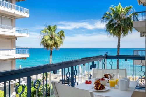 LA PISCINE Vue exceptionnelle sur la mer Clim Parking