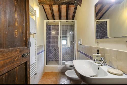 a bathroom with two toilets and a sink and a shower at Villa Toscanna in Pelago