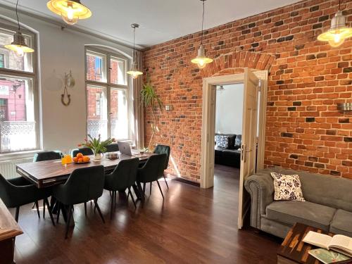 Klimatyczny apartament 80m2 na 6 osób, 2 WC, Stare Miasto Toruń, szybkie WiFi