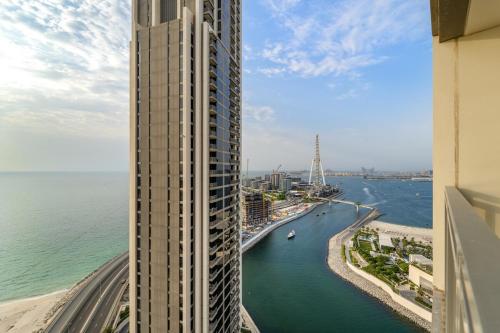 FIRST CLASS 3BR Eye of Dubai & Sea View Oasis
