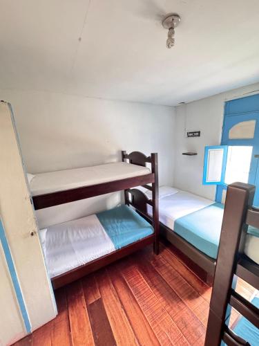 two bunk beds in a room with wooden floors at hospedaje casa de niebla in Salento