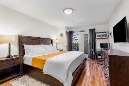 a bedroom with a bed and a desk and a television at 08 Lodge in Hood River