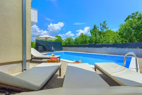 Luxury villa with heated pool & spa near Split